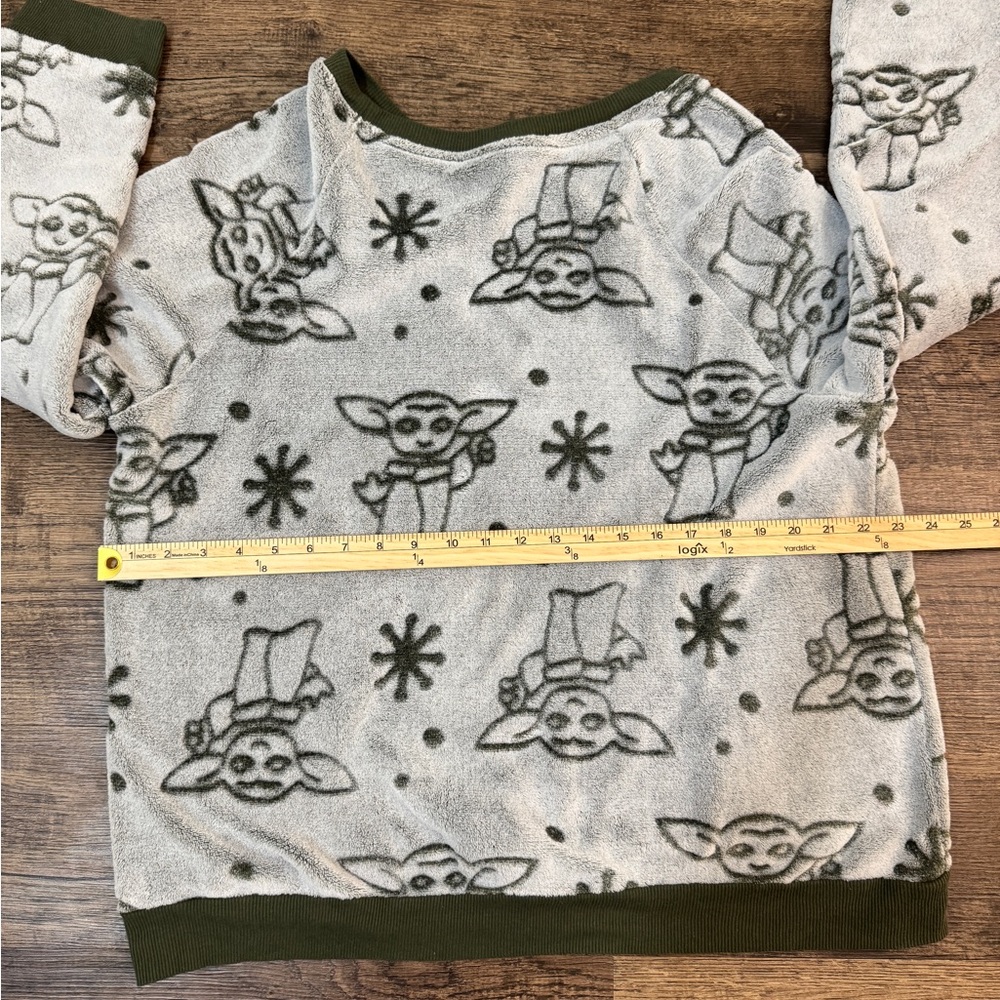 Star Wars Gray and Green Fleece Sweater - Picture 6 of 6